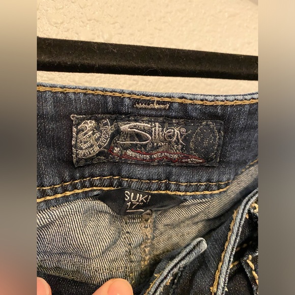 Silver Suki 17” Dark Blue Jeans Distressed faded boot cut W27/L33 - Picture 2 of 9